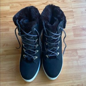 Madden Girl Fuzzy Boots, Sz 10,